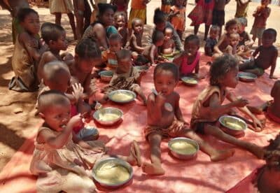 Illustration en image des enfants du Sud faisant face à la malnutrition