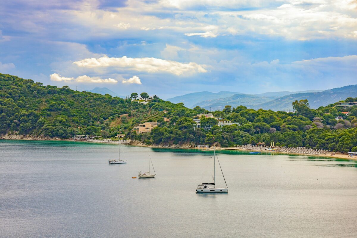 Plage sur sur l'île de Skiathos
